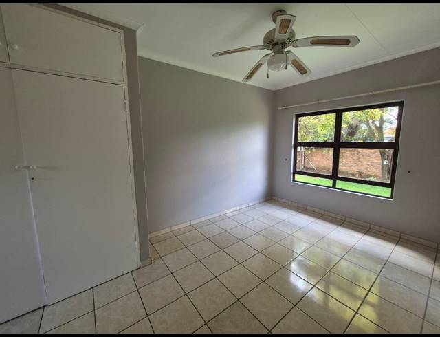 3 BEDROOM TOWNHOUSE FOR SALE IN VANDERBIJLPARK SE 3